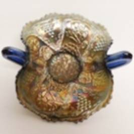 A close up of a vase

AI-generated content may be incorrect.