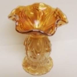 A glass vase with a ruffled edge

AI-generated content may be incorrect.