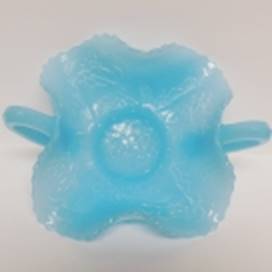 A blue object with a handle

AI-generated content may be incorrect.