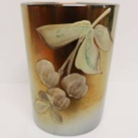 A cup with a design on it

AI-generated content may be incorrect.