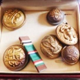 A box with various objects

AI-generated content may be incorrect.