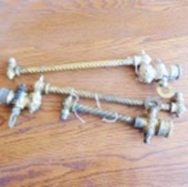 A group of metal pipes on a wood surface

AI-generated content may be incorrect.