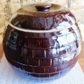 A brown ceramic pot with a lid

AI-generated content may be incorrect.