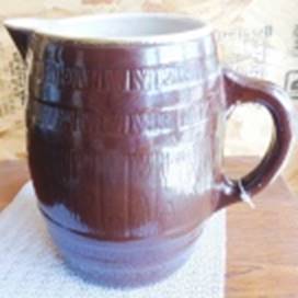 A brown pitcher on a napkin

AI-generated content may be incorrect.