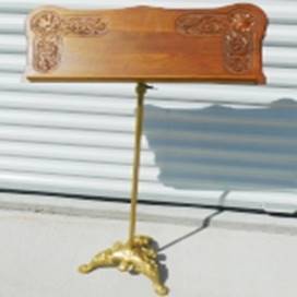 A close up of a gold object

AI-generated content may be incorrect.