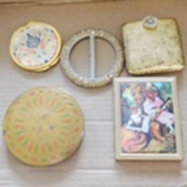 A group of objects on a table

AI-generated content may be incorrect.