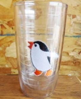 A glass with a penguin on it

AI-generated content may be incorrect.