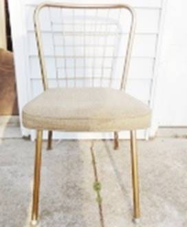 A chair with a white door

AI-generated content may be incorrect.