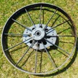 A wheel on the grass

AI-generated content may be incorrect.