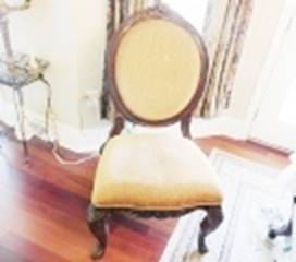 A chair in a room

AI-generated content may be incorrect.