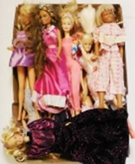 A group of dolls in a box

AI-generated content may be incorrect.