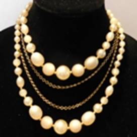 A necklace on a mannequin

AI-generated content may be incorrect.