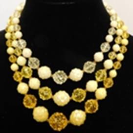 A necklace on a mannequin

AI-generated content may be incorrect.