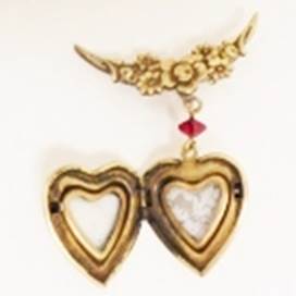 A gold heart shaped locket

AI-generated content may be incorrect.