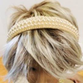 A person with a headband

AI-generated content may be incorrect.