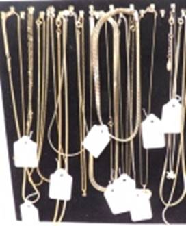 A group of gold necklaces

AI-generated content may be incorrect.